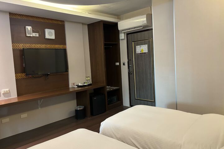 Room 37 of 77