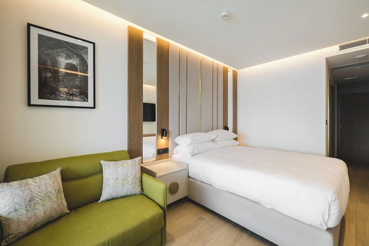 Room 21 of 211