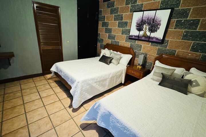 Room 9 of 14