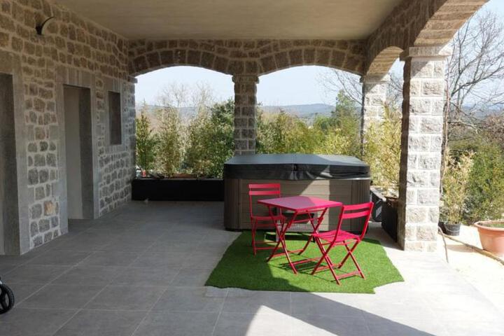 Le Mas des Roches Jacuzzi privatif