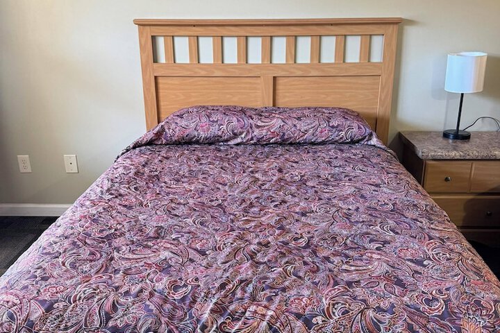 1 Queen Bed (11 of 14)