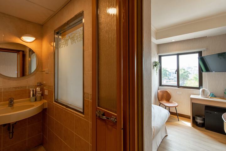 Room 25 of 37
