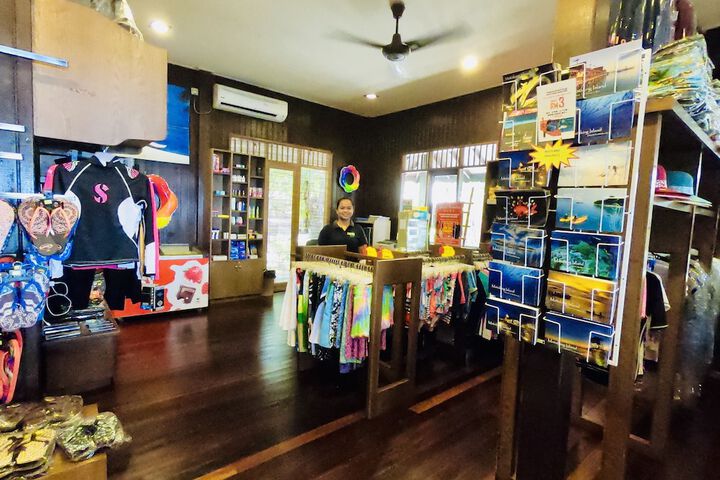 Gift Shop 123 of 414