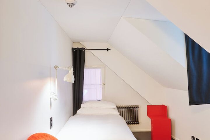 Room 40 of 115