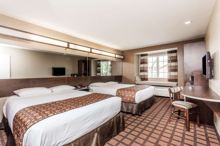 1 Queen Bed (1 of 15)