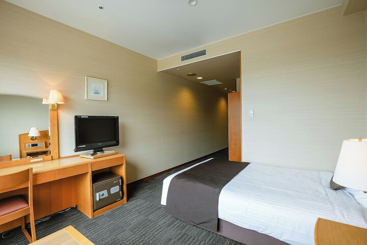 Room 27 of 69