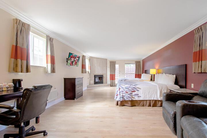 Suite King with Fireplace (6 of 25)
