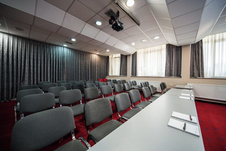 Business Center 87 of 94