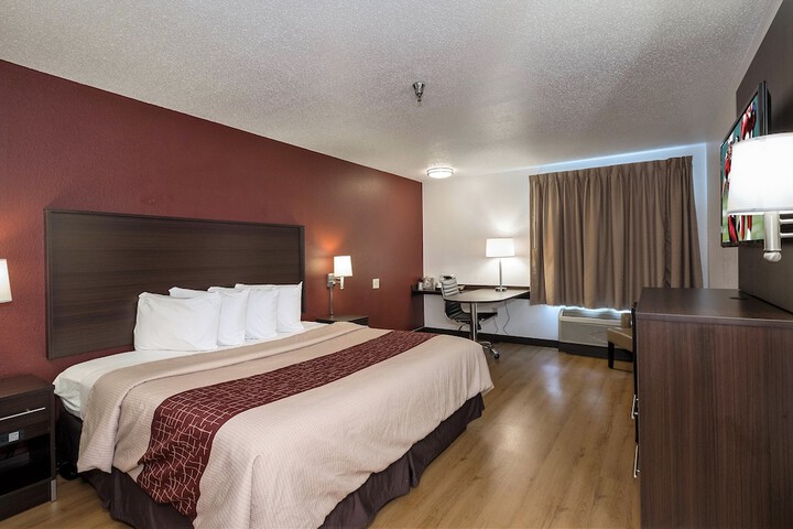 Superior King Bed (7 of 10)