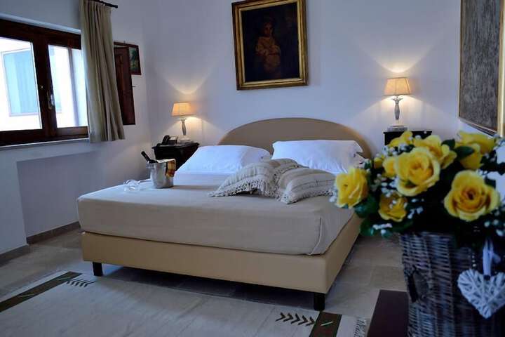 Room 10 of 46