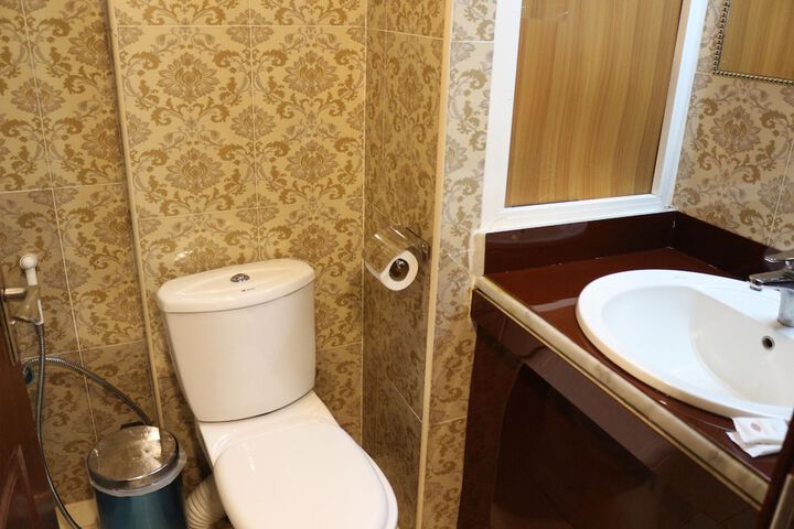 Room 35 of 63
