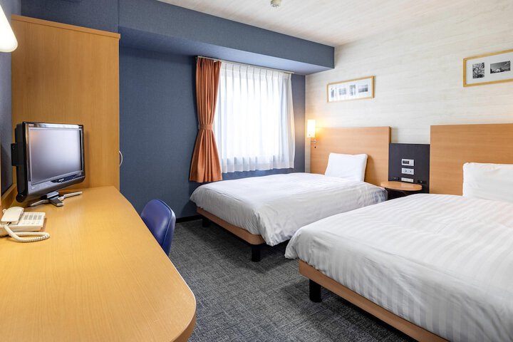 Room 6 of 35