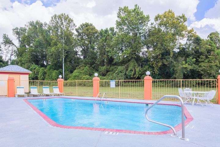 Pools & Facilities