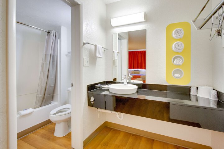 Room 15 of 32