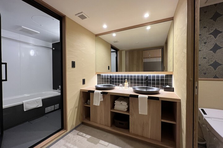Room 60 of 74