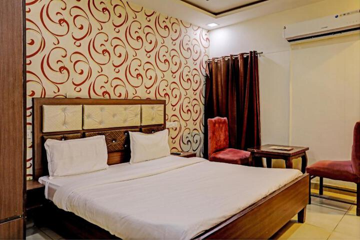 OYO Hotel Harisons