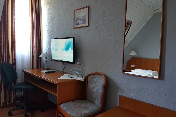 Room 15 of 68