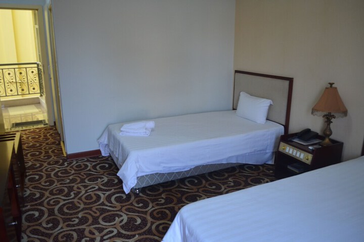 Room 5 of 66
