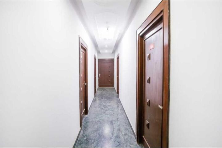 Hotel O Bella House Near Sarita Vihar Metro Station