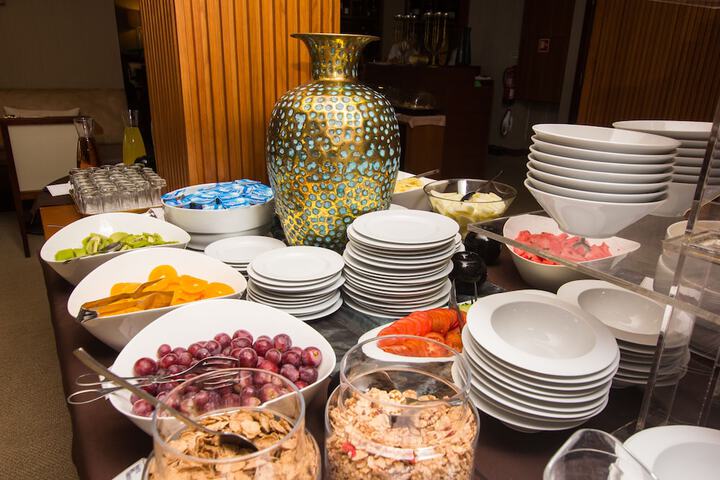 Dining 73 of 98