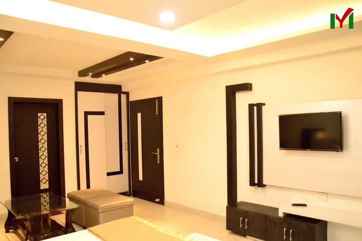 Room 14 of 37