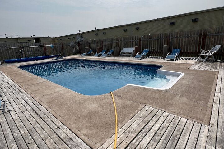 Pool 51 of 64