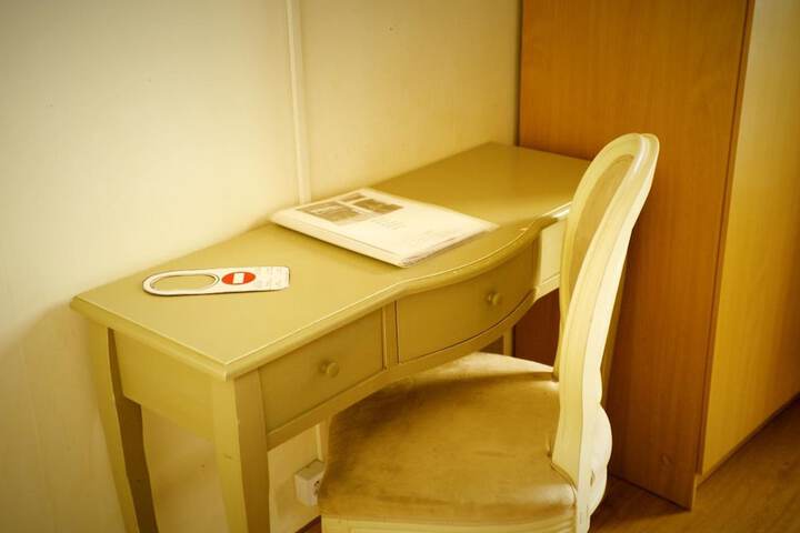 Room 33 of 72