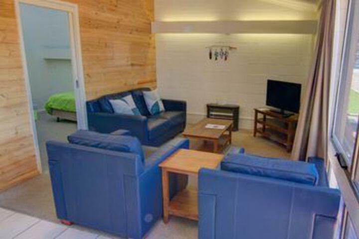 Room 8 of 9