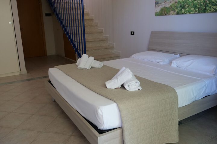 Room 6 of 55