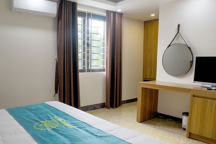 Room 5 of 10