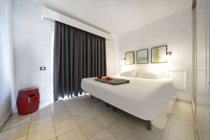 Room 2 of 44