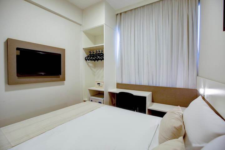Room 27 of 39
