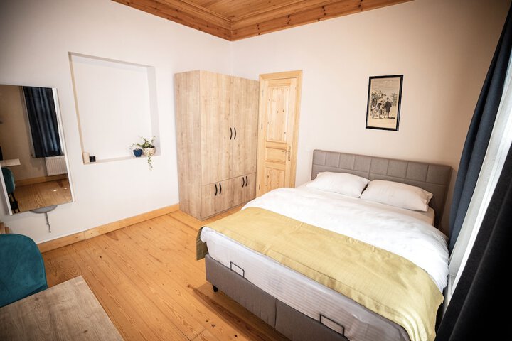 Room 7 of 42