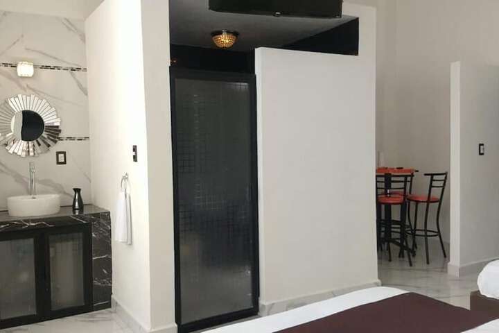 Room 5 of 21