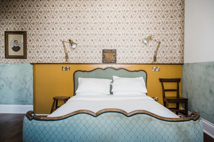 Room 10 of 50