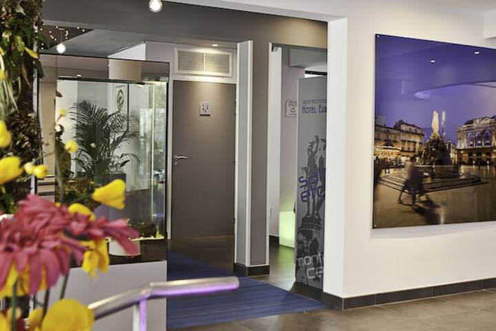 Guest Lobby