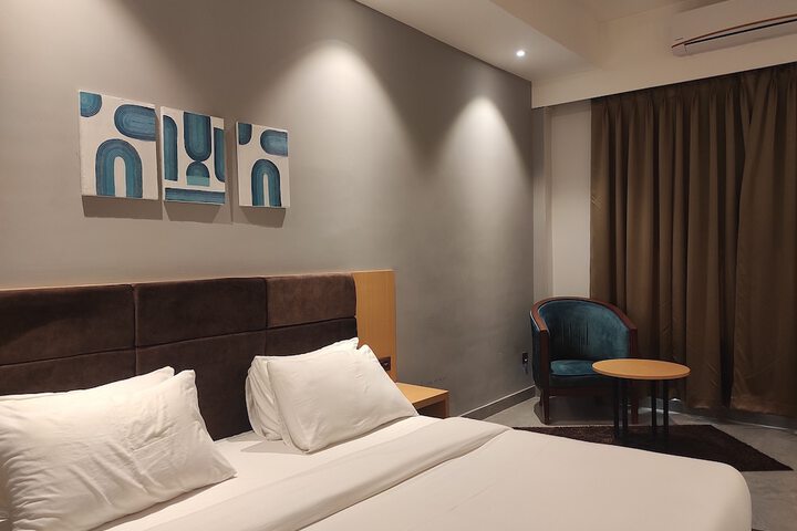Room 26 of 66