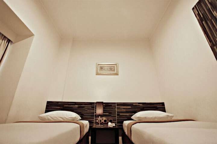Room 17 of 48