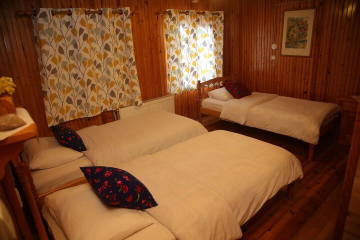 Room 17 of 77