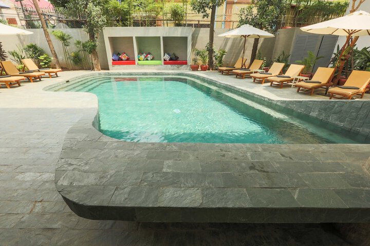 Pool Hotel