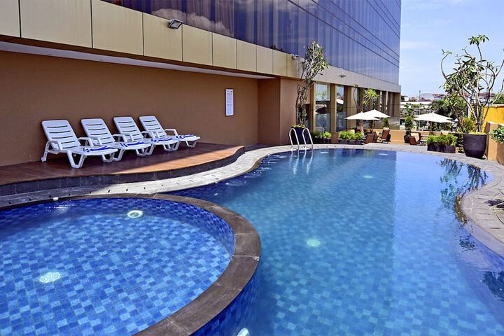 Hotel Pool