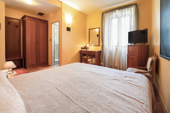 Room 12 of 49