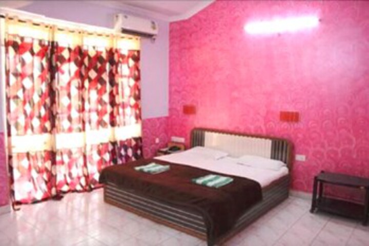 Room 7 of 8