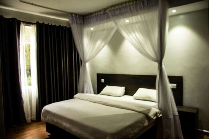 Room 5 of 13