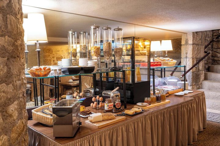 Breakfast/Coffee Service 82 of 103
