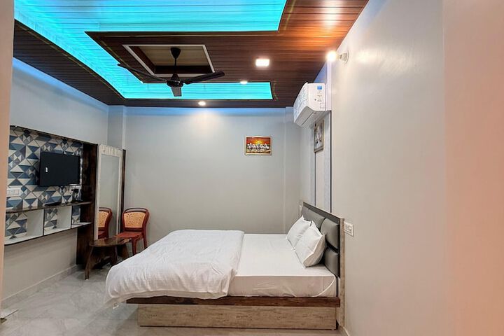 Room 6 of 33