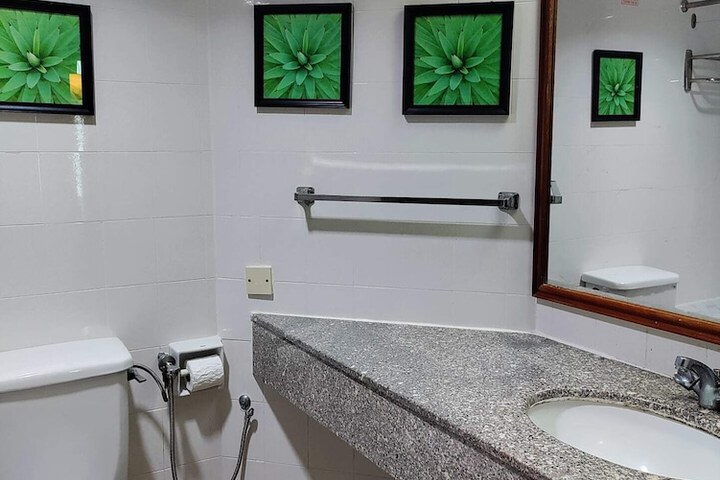 Room 423 of 650