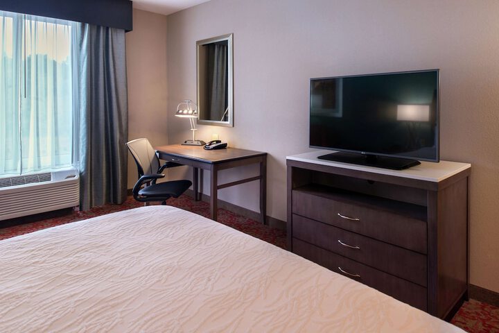 1 King Bed (4 of 23)