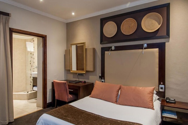 Room 9 of 26