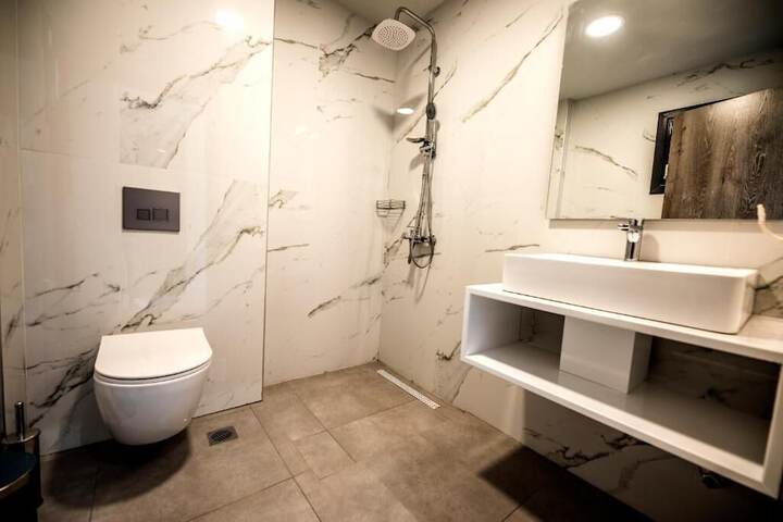 Room 10 of 17